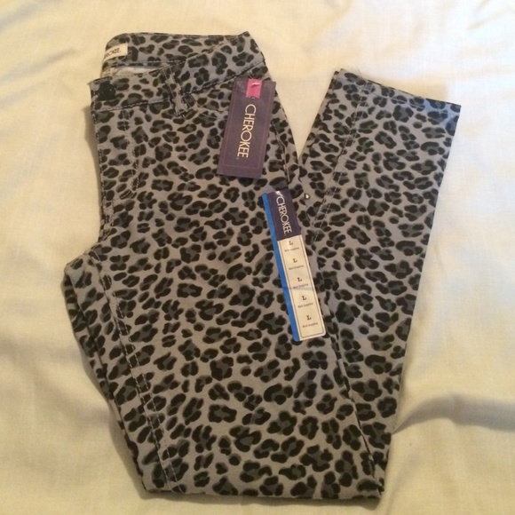 Cheetah grey and black print knit leggings