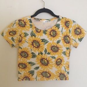 Super cute sunflower crop top