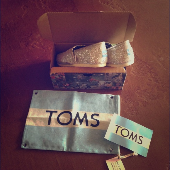 Brand new never worn Tom's for toddlers