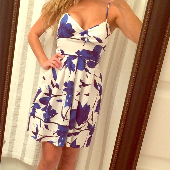 ALYN PAIGE HAWAIIAN STYLE FLOWER DRESS