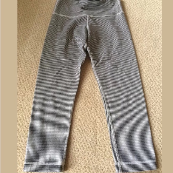 ⚡️FLASH⚡️luluTonka cashew stripe Capri. - Picture 2 of 4