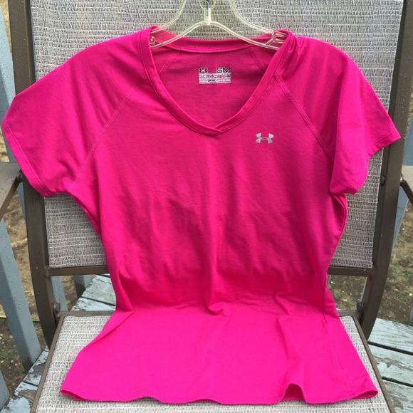 Under Armour Tops - Under Armour semi fitted tee.  Like new!