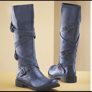 Beautiful never before worn commander boots