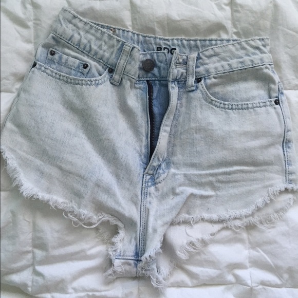 BDG High Waisted Light Wash Dolphin Shorts size 24 - Picture 1 of 4