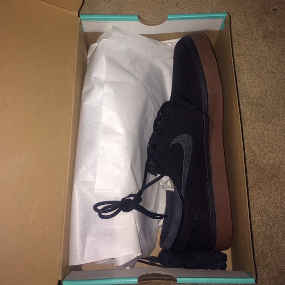 Brand new MENS nike janoski