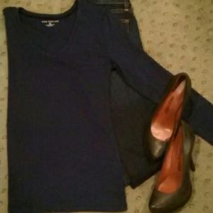 V neck long sleeve shirt