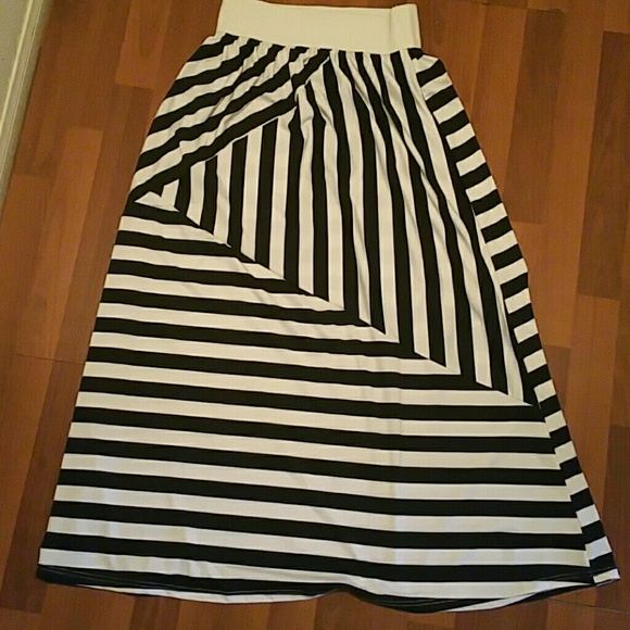 Black and white Maxi skrit