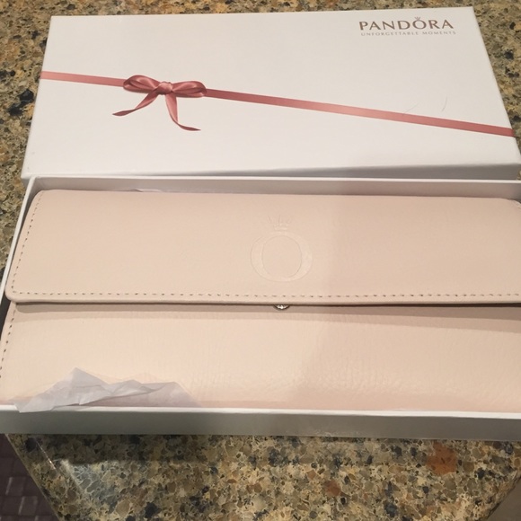 Pandora leather jewelry case. NIB