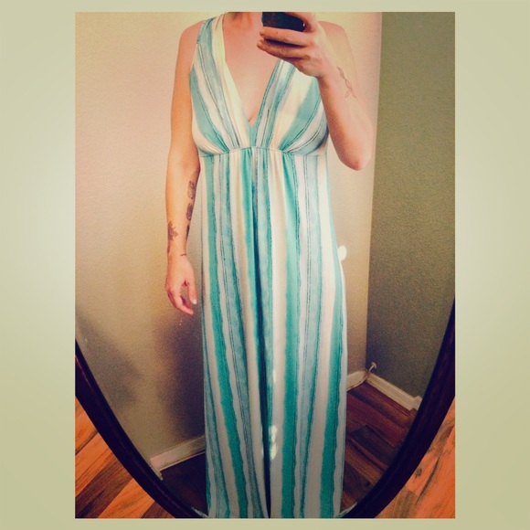 Gorgeous maxi dress!!