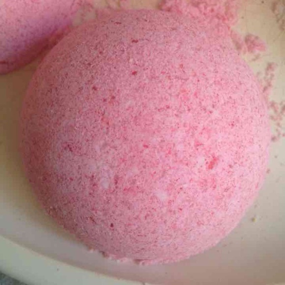 Pink sugar bath bomb