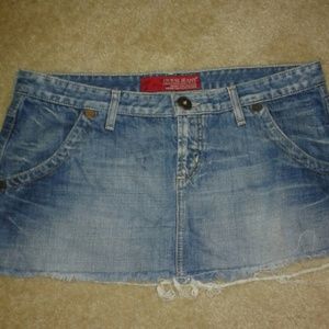 Short distressed Guess denim skirt