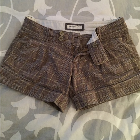 A&F brown/green plaid shorts