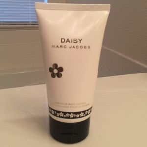 Marc Jacobs Daisy Luminous Body Lotion NWOT