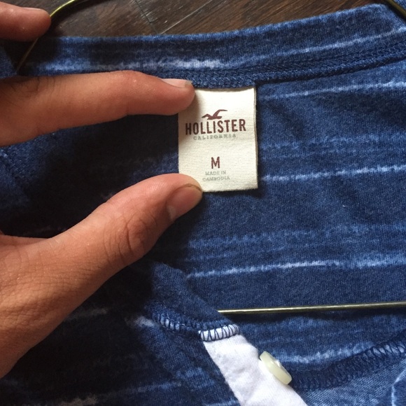 MENS Hollister Henley Tee - Picture 2 of 3