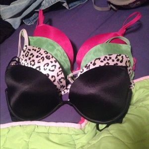34d 4 VS bras
