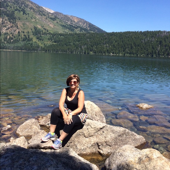 Meet your Posher, Cindy - Picture 2 of 4