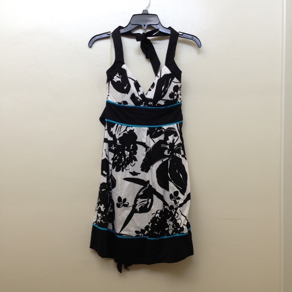 ☀️SALE! 💕HP! NWT Floral halter dress