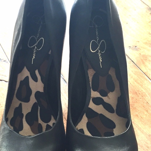 Jessica Simpson black leather pumps
