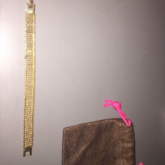 Bracelet ( never will turn green )