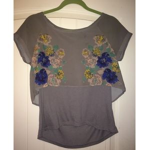 Am. Eagle flowered gray shirt