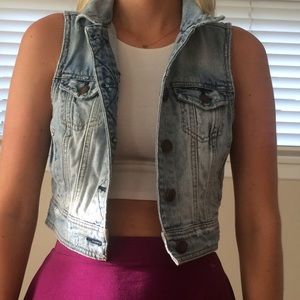 American Eagle crop denim vest