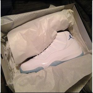 Jordan 11 Legend Blue size 9.5