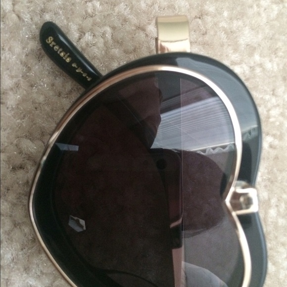 Sretsis !! Used heart sunglasses ๐๐ - Picture 3 of 4