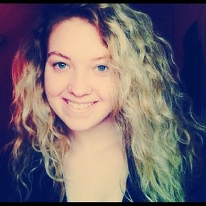 Meet your Posher, Courtney
