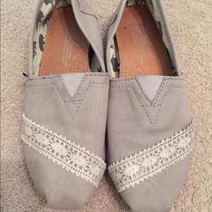 Toms