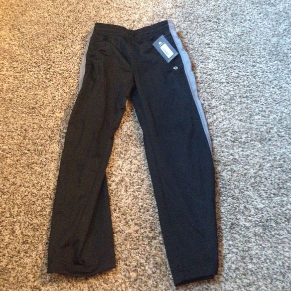 Boys 6/7 xersion pants.NWT