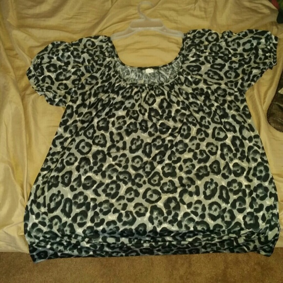 Stylish Black/Gray Leopard top