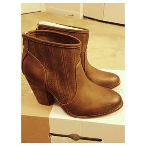 Cognac Booties