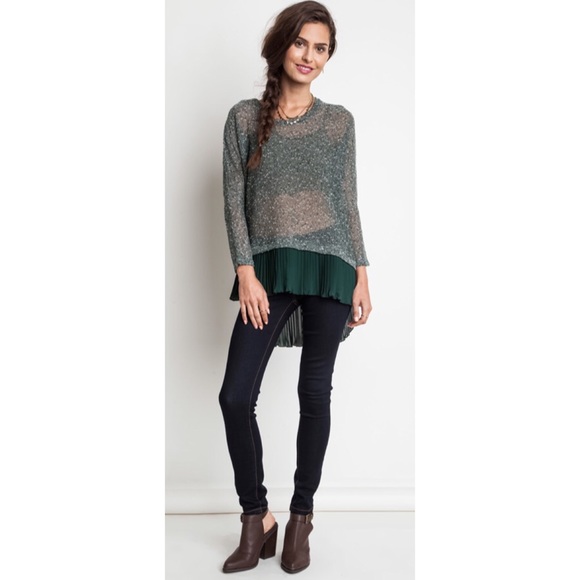 🚫SOLD Green pleated trim lightweight sweater - Picture 3 of 3