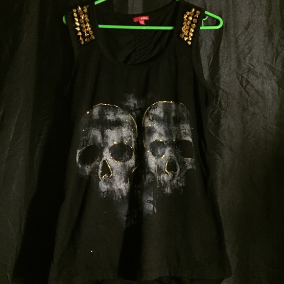 🎀SALE🎀 Bongo tank with gold spikes!!