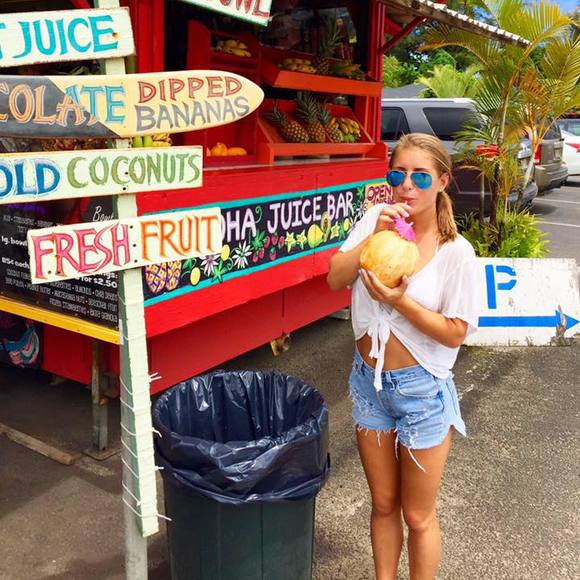 Meet your Posher, Lauren - Picture 1 of 1