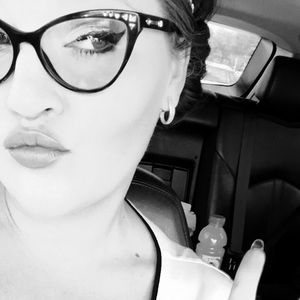 Meet your Posher, Loren