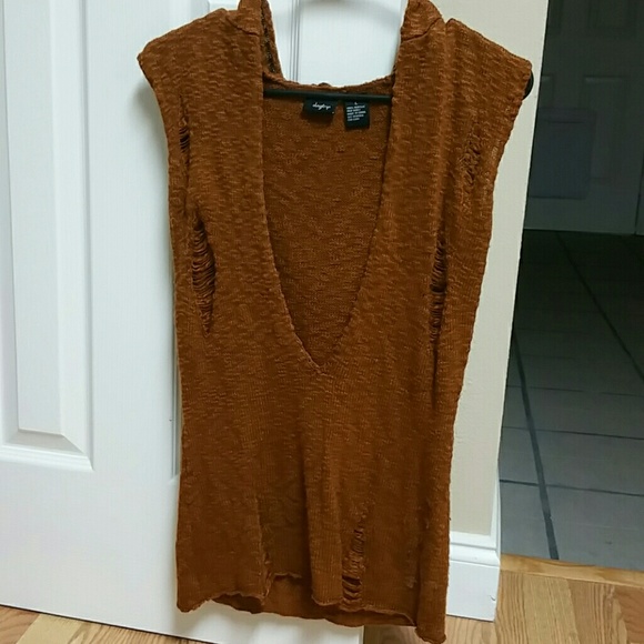 Daytrip hooded sleeveless sweater large