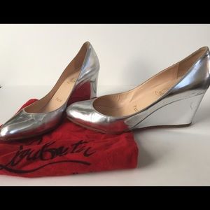 CHRISTIAN LOUBOUTIN silver miminette wedges!