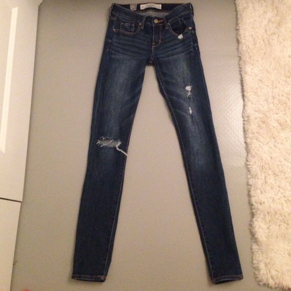 Comfortable and super cute Abercrombie jeans! - Picture 1 of 2