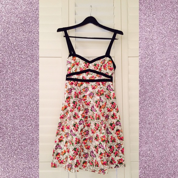 Open Back Floral Dress - Picture 2 of 4