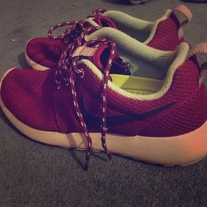 Nike Roshe Runs dark pink size 6.5