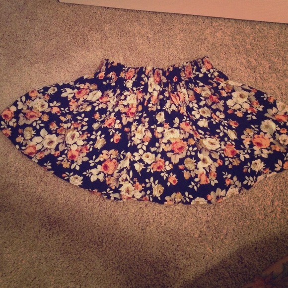 Floral Kirra size medium skirt