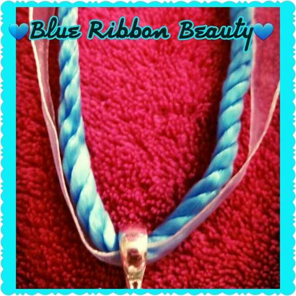 🎀🎉HP🎉💙Blue Beauty of Love Heart Necklace💙 - Picture 2 of 4