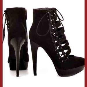 Too Vague Booties (BLACK) by 2 Lips Too