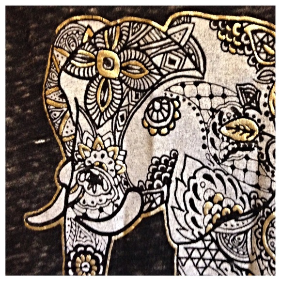 Elephant v-neck tee