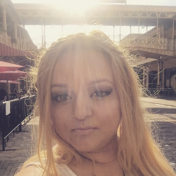 Meet your Posher, Priscilla - Picture 2 of 4