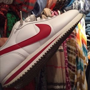 Nike Cortez Men's 9.5 White and Red Tennis Shoe