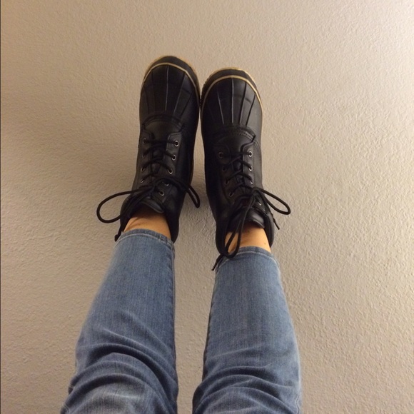 Men's water resistant snow shoes