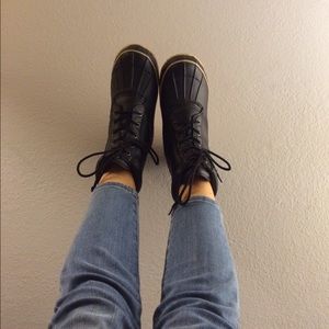 Men's water resistant snow shoes