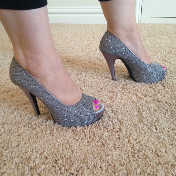 Heels - Picture 2 of 2